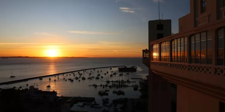 Programação natalina em Salvador tem desfiles e show de Roberto Carlos